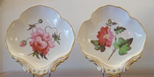 Small dishes painted with Derby flowers by Quaker Pegg - source online-galleries